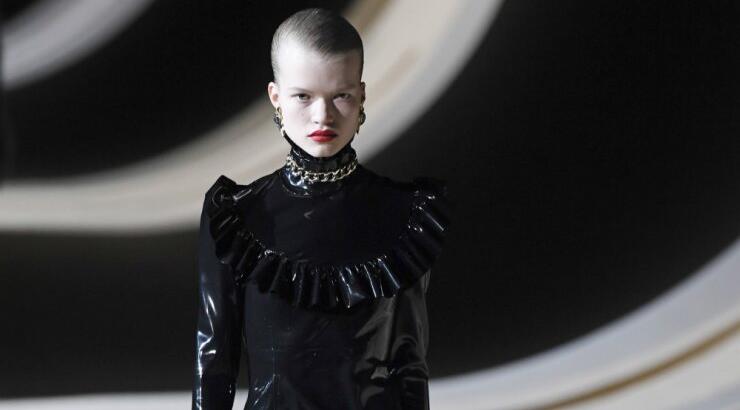 O οίκος Saint Laurent δημιούργησε τις πιο fashionable γαλότσες της σεζόν