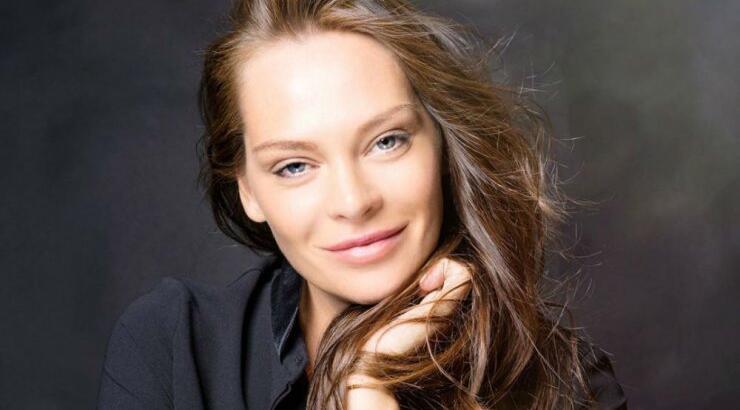 Υβόννη Μπόσνιακ: Έχετε δει τον πατέρα της; [εικόνα]