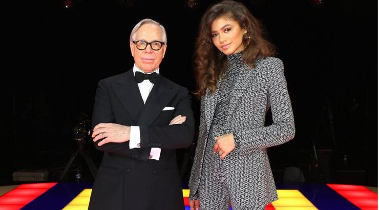 Η Zendaya αναβιώνει όλες τις τάσεις των 70’s μέσα από την πρώτη της συνεργασία με τον Tommy Hilfiger