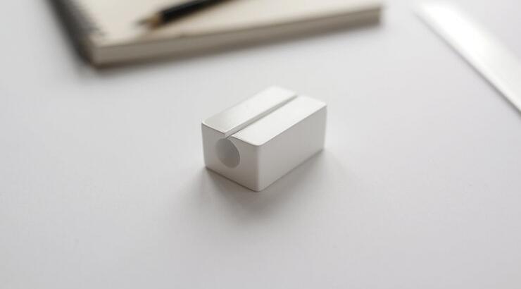 Μια ξύστρα μονοκόμματη