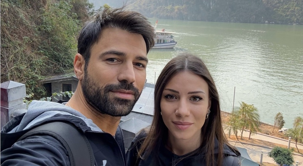 Ανδρέας Γεωργίου: Φωτογράφισε την κόρη του στον πάγκο της κουζίνας και τη σύζυγο του να μαγειρεύει