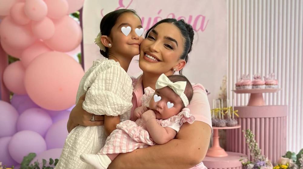 Άντρεα Νικολάου - Παναγή: Κυριακάτικη βόλτα με τα κορίτσια της, Φλωριάνα & Γεωργιάνα [εικόνα]