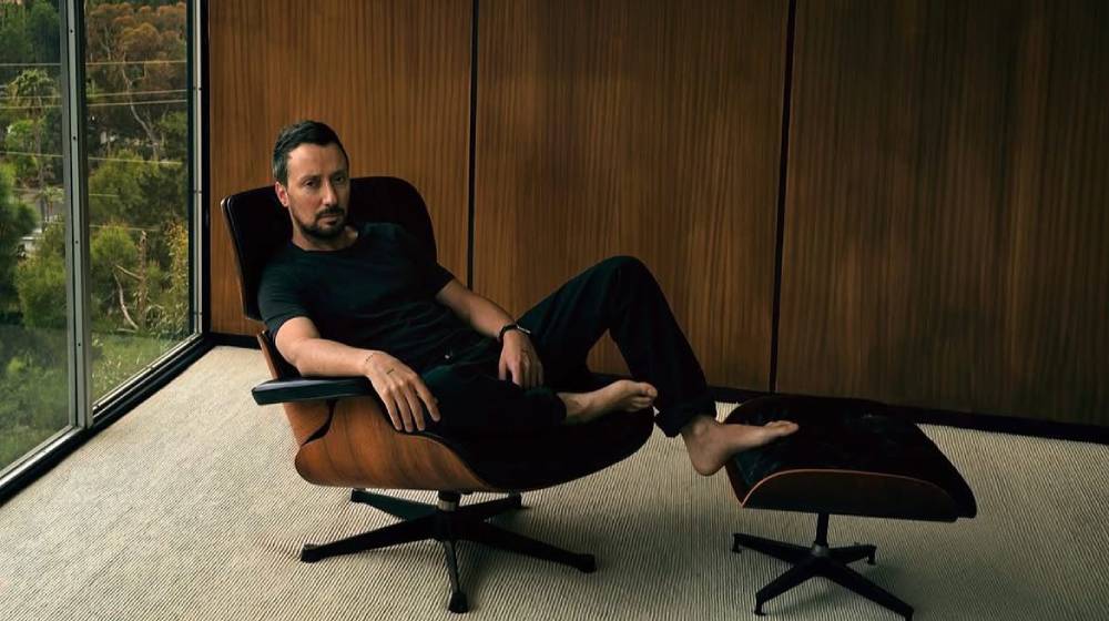 Ο Anthony Vaccarello αποχαιρετά τον Saint Laurent μετά από 10 χρόνια παρουσίας στον οίκο
