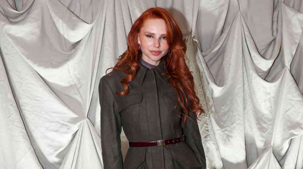 Η Έβελυν Καζαντζόγλου απογειώνει το tailored chic 