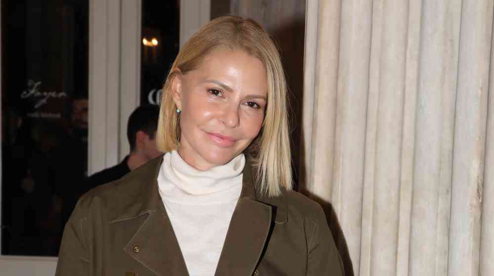 Τζένη Μπαλατσινού: Effortless chic στους δρόμους της πόλης [εικόνες]