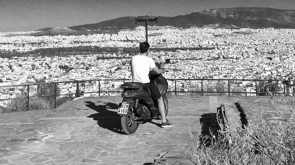 Γοητευτικός πρωταγωνιστής παίρνει διαζύγιο από τη σύζυγό του μετά από 7 χρόνια κοινής πορείας