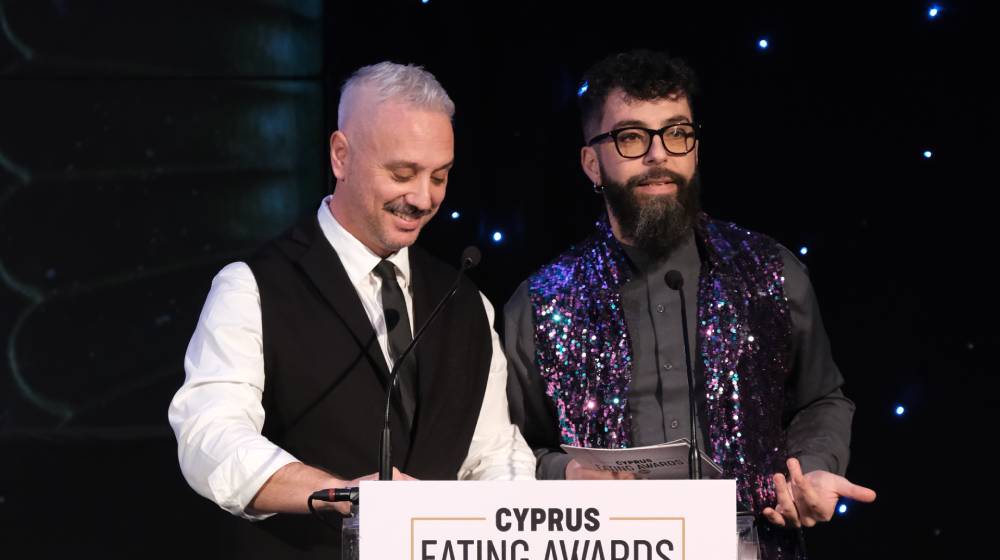 Νικόλας Ιωαννίδης – Παναγιώτης Κυριάκου: Ο χιουμοριστικός τους διάλογος στη σκηνή των Cyprus Eating Awards 