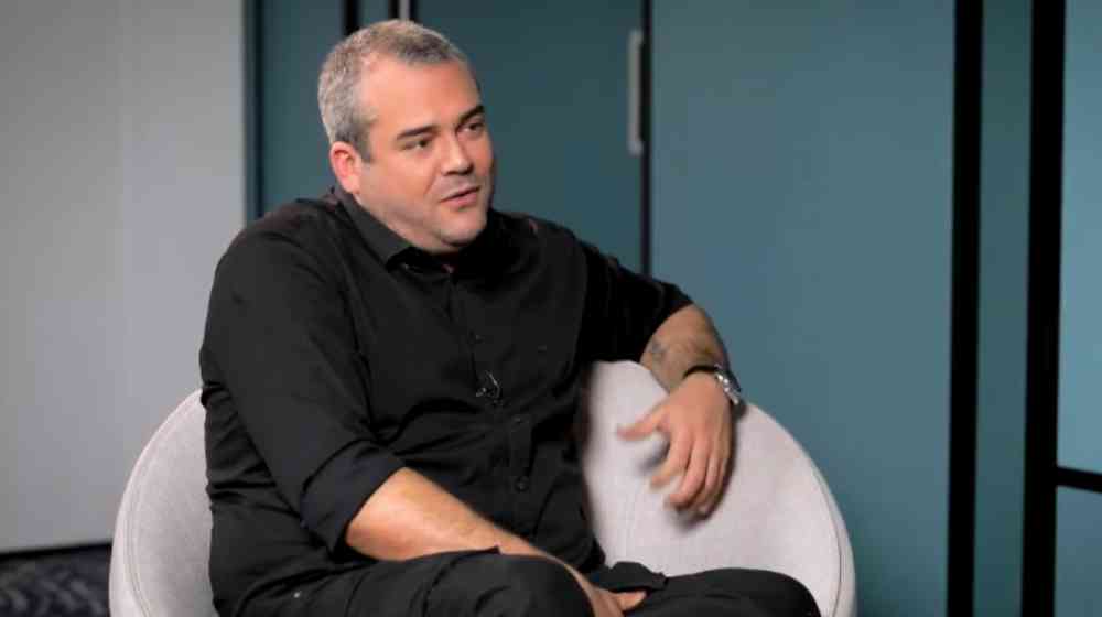 Πυγμαλίων Δαδακαρίδης: «Στις σχέσεις μου λειτουργούσα με το ενοχικό σύνδρομο του “πατέρα”» [βίντεο]