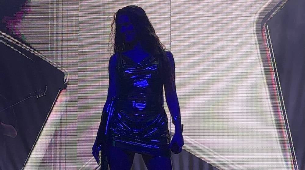 Ελληνίδα τραγουδίστρια αποκάλυψε on camera πότε και που θα γίνει ο γάμος με τον σύντροφό της [βίντεο]