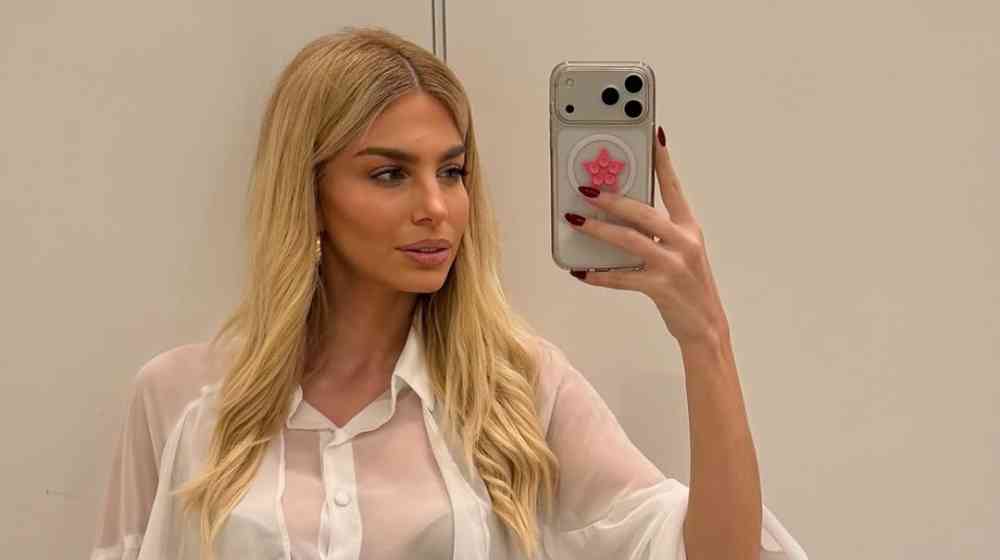 Βάλια Χατζηθεοδώρου: Η εντυπωσιακή βραδινή της εμφάνιση είχε κυπριακή υπογραφή [εικόνα & βίντεο]