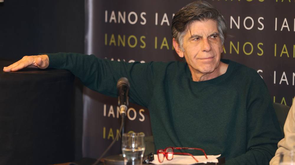 Γιάννης Μπέζος: «Δεν θεωρώ κακό το να χωρίζουν τα ζευγάρια. Αδιανόητο να ζεις μόνιμα υπό την ομηρία του άλλου»