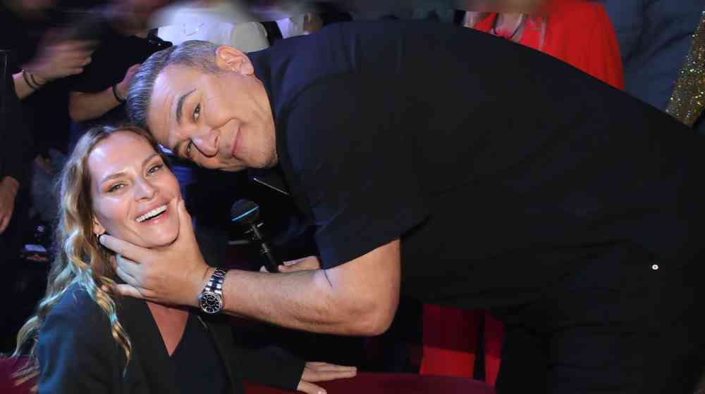 Αντώνης Ρέμος: Το τρυφερό φιλί στο στόμα στην Υβόννη Μπόσνιακ [εικόνες]