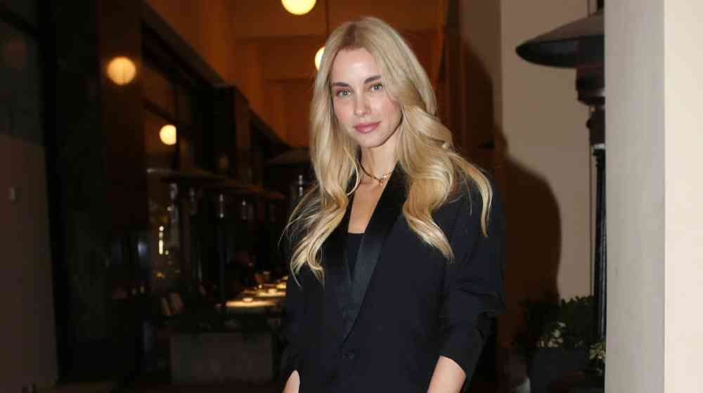 Δούκισσα Νομικού: Φορά το πιο αμφιλεγόμενο παντελόνι της σεζόν και το κάνει απόλυτο fashion statement