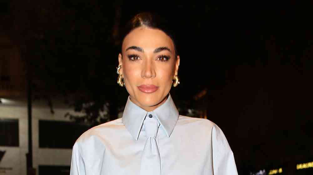 Denim on denim trend: Η Ήβη Αδάμου παρέδωσε μαθήματα σύγχρονου layering