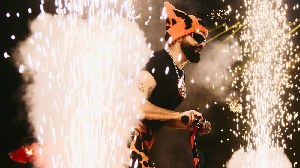 Akylas: Δημοσίευσε backstage βίντεο από τις μετακινήσεις του πάνω στη σκηνή