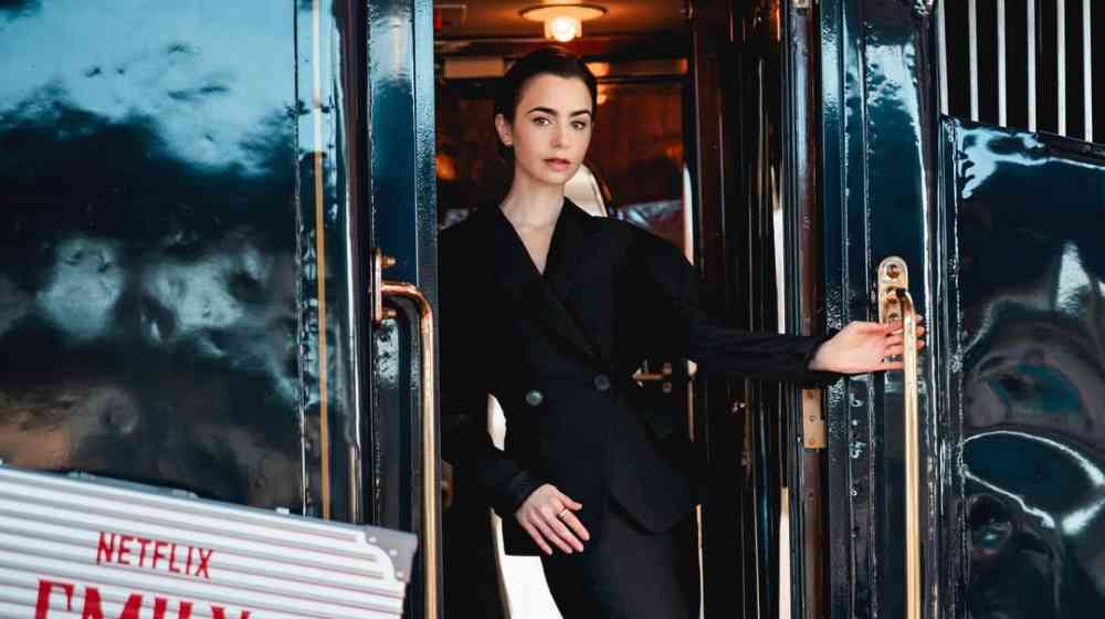 Emily in Paris: Οι λεπτομέρειες που μάθαμε για τα γυρίσματα στη Μύκονο [βίντεο]