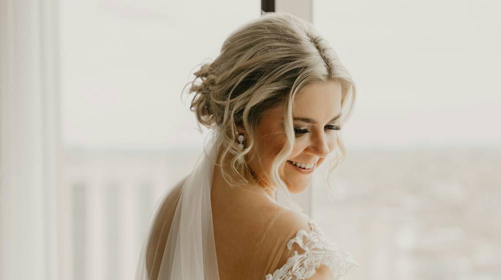 Οι μεγαλύτερες τάσεις στα bridal hair looks για το φετινό καλοκαίρι