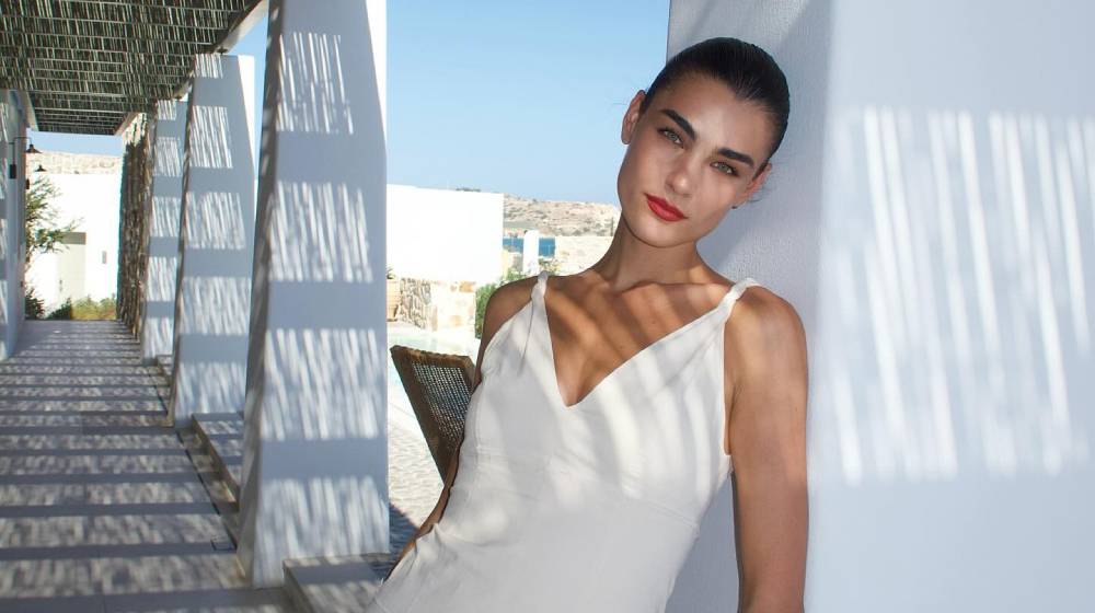 Μαρία Gojkovic: Το καλοκαιρινό outfit που φοριέται από την παραλία μέχρι το beach bar