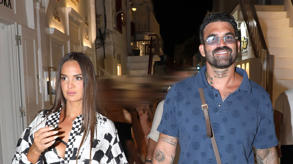Αλεξάνδρου: Απαθανάτισε την Ελληνίδου με το φίδι του στον καναπέ [βίντεο]