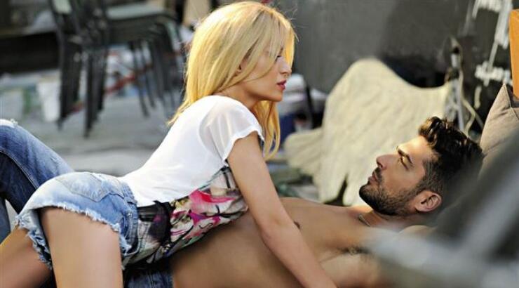 H Κατερίνα Καινούργιου... "ερωτοτροπεί" με τον Νίκο Αναδιώτη!