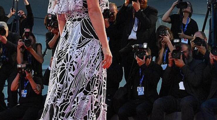 Έγκυος πασίγνωστη ηθοποιός [εικόνα]