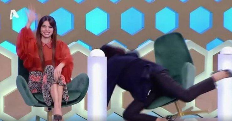 Ραμόνα Βλαντή: Επική τούμπα on air! Έπεσε από την καρέκλα της [βίντεο]