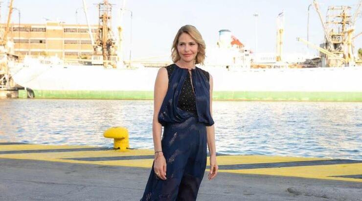 Tηλεργασία: Το look της Τζένης Μπαλατσινού που θα σου δώσει έμπνευση