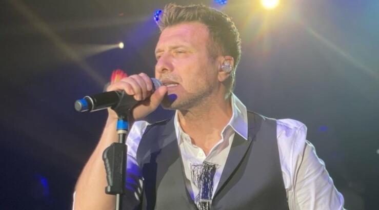 Γνωστός τραγουδιστής για Πλούταρχο: "Πήγαινε να κλειστείς σε ένα μοναστήρι να μην σε ενοχλεί κανείς"