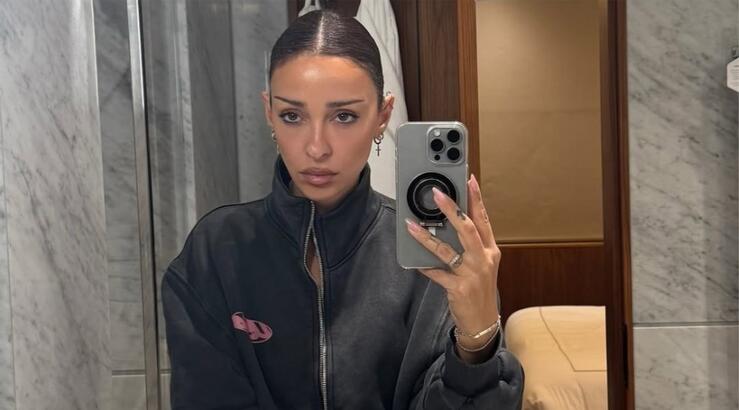 Ελένη Φουρέιρα: Η αντίδραση του γιου της όταν βλέπει αφίσα της μητέρας του σε βόλτα τους [εικόνα]