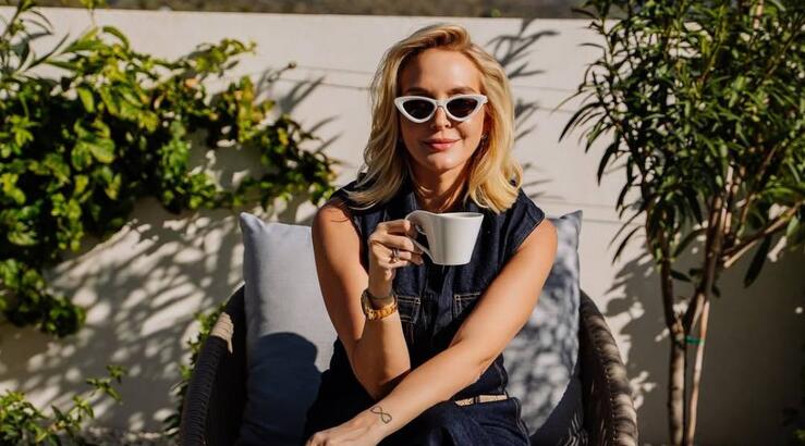 Σύλβια Μαυροπούλου: Επιλέγει το low budget αξεσουάρ που αναβαθμίζει την κάθε εμφάνιση σε statement look