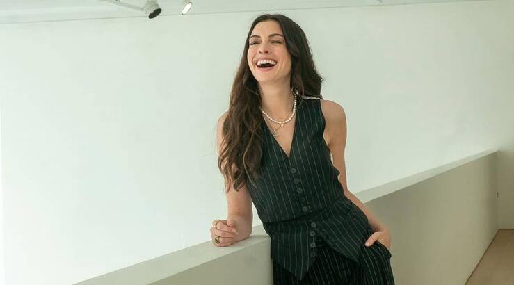 Anne Hathaway: Η εντυπωσιακή εμφάνιση στην πρεμιέρα του «The Odyssey» με την απόχρωση που κυριαρχεί φέτος