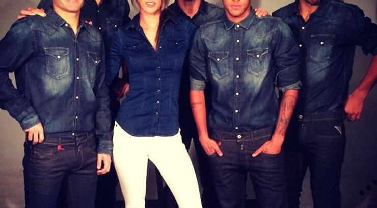 H νέα καμπάνια των Replay είναι hot