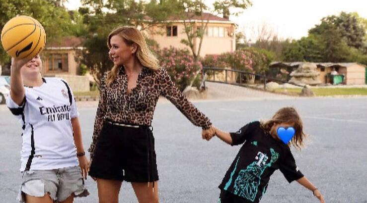 Κατερίνα Καραβάτου: Η σπάνια αναφορά στα παιδιά της και στον Κρατερό Κατσούλη [βίντεο]