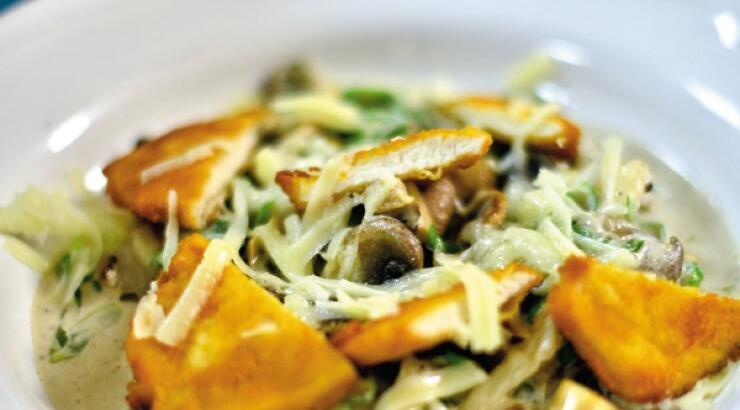 Φιλέτο κοτόπουλο πανέ με σοταρισμένα μανιτάρια