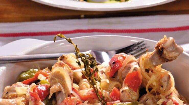 Κοτόπουλο λεμονάτο στην κατσαρόλα με γιαούρτι