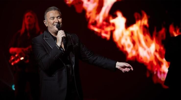 Aντώνης Ρέμος: Πως απαντά στα επικριτικά σχόλια που δέχονται οι καλλιτέχνες για την εμφάνισή τους;