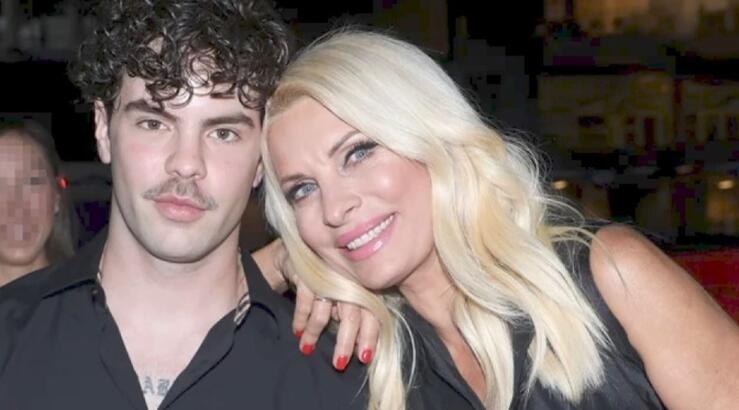 Ελένη Μενεγάκη: Έτσι ευχήθηκε στον γιο της, Άγγελο, για τα 22α γενέθλιά του [εικόνα]