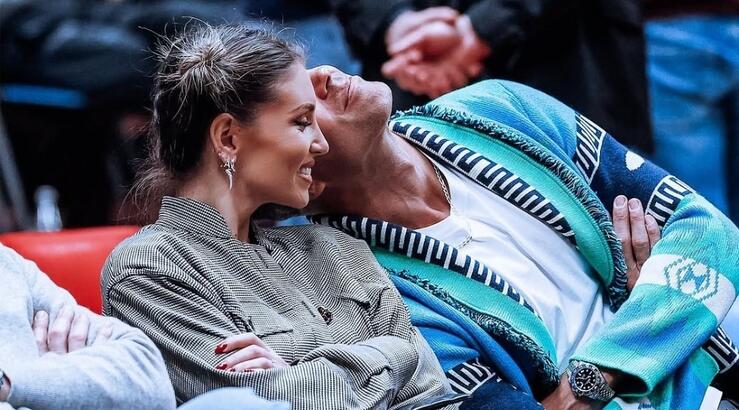 Γνωστός τραγουδιστής για Οικονομάκου - Cerella: "Να πάω δωρεάν να τους κάνω το πάρτι του γάμου τους"