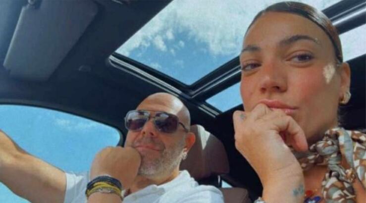 Ήβη Αδάμου: Απαθανάτησε τον Μιχάλη Κουινέλη αγκαλιά με την κόρη τους στις διακοπές τους [εικόνα]