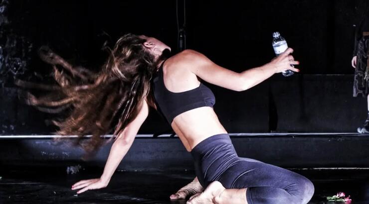 Ελληνίδα ηθοποιός έδινε συνέντευξη και σημειώθηκε σεισμική δόνηση - Δείτε πώς αντέδρασε