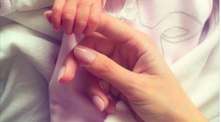 Το μήνυμα που συγκίνησε και η πρώτη εικόνα της νεογέννητης κόρης επώνυμης Κύπριας