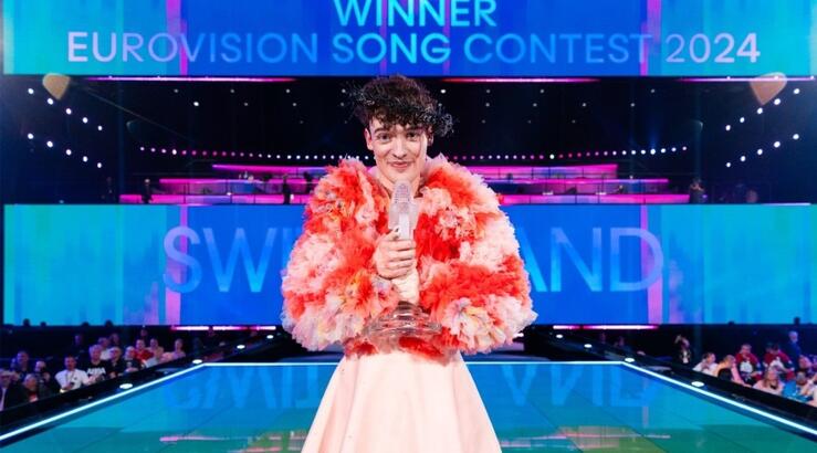 Eurovision 2024: Έσπασε καταλάθος το τρόπαιο που πήρε ο νικητής της φετινής Eurovision [βίντεο]