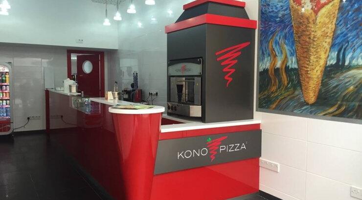 Η Λήδρας τρώει πίτσα σε σχήμα κώνου