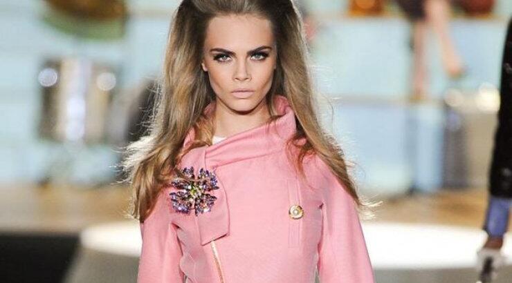 Γιατί όλοι οι σχεδιαστές διαλέγουν την Cara Delevingne; 