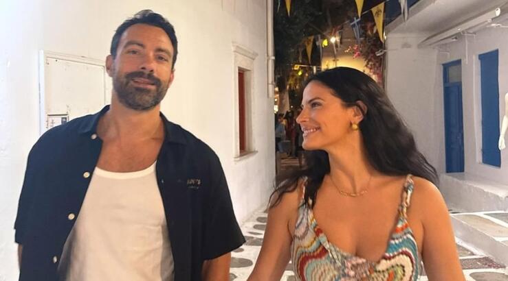 Σάκης Τανιμανίδης: Η προσπάθειά του να παρκάρει σε στενό δρομάκι υπό την καθοδήγηση της Χριστίνας Μπόμπα [βίντεο]