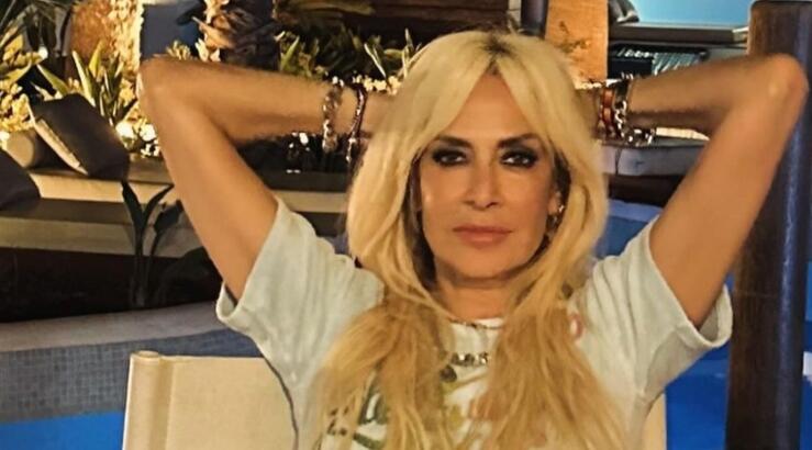 Άννα Βίσση: Ο εγγονός της, Νίκος, ανέλαβε να ξυρίσει τα μαλλιά της γιαγιάς του [βίντεο]