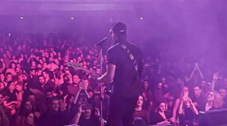 Ελλαδίτης τραγουδιστής ανέλαβε καθήκοντα γιατρού εξυπηρετώντας ασθενοφόρα και πτητικά μέσα [βίντεο]