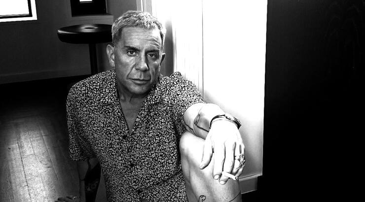 Μαζωνάκης: H στιγμή που αστυνομικοί πήγαν στο σπίτι του για να τον πάνε στη ψυχιατρική κλινική [βίντεο]