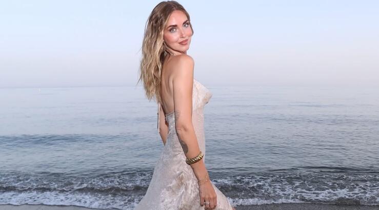 To wet look της Chiara Ferragni που θα θέλεις να αντιγράψεις στις διακοπές