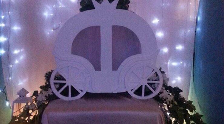 Επώνυμο ζευγάρι της ελληνικής showbiz ανέβηκε τα σκαλιά της εκκλησίας!